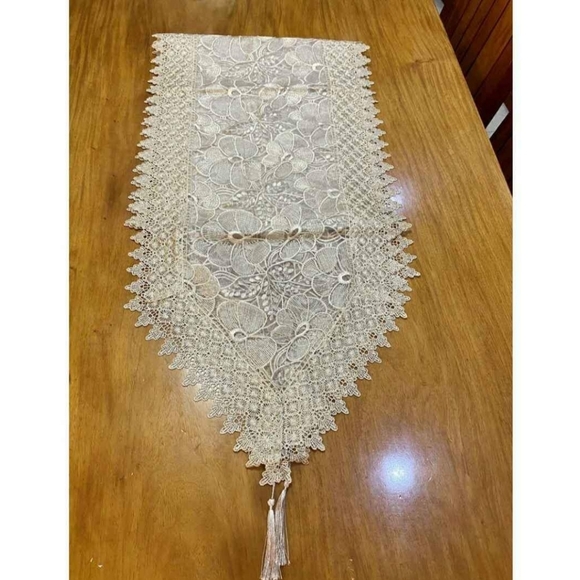 Lace Table Runner - Picture 9 of 9